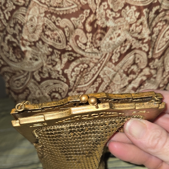 Elegant Gold Mesh Evening Bag - Picture 3 of 8